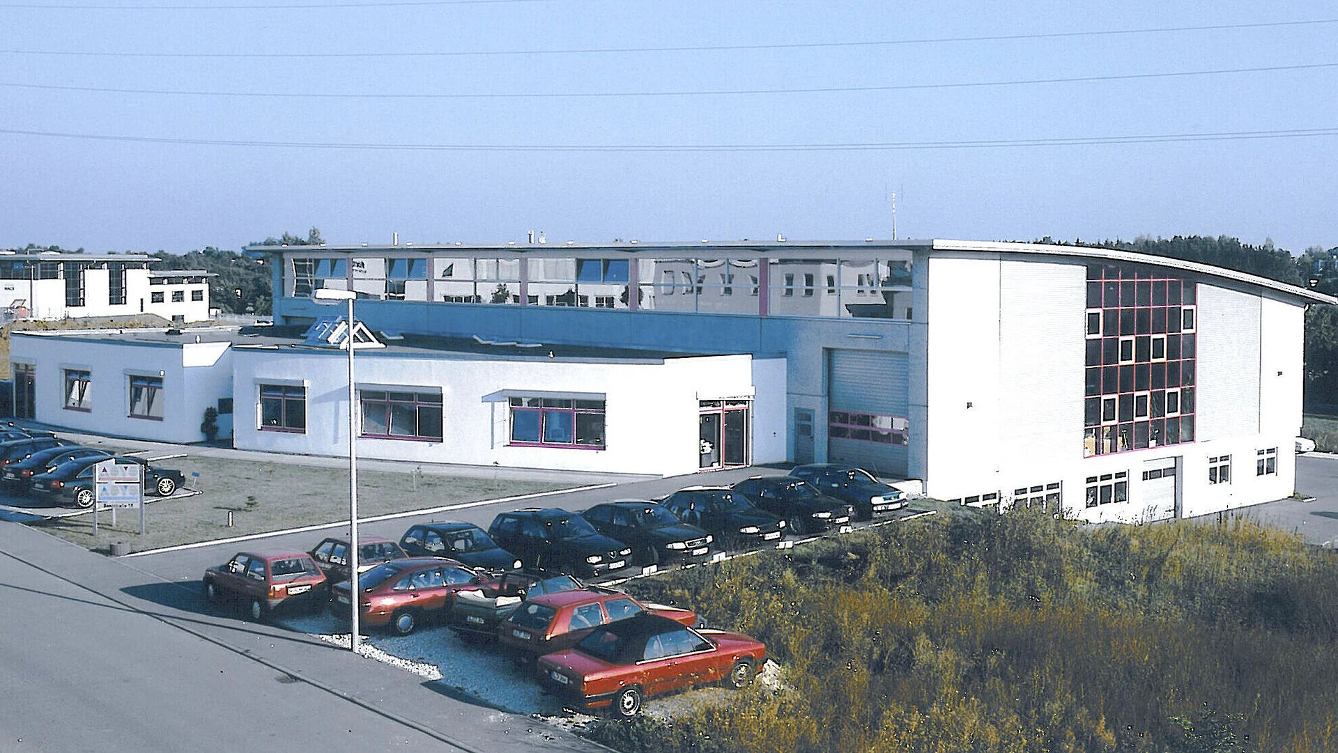 1992 – 1999年 | 初创与全球布局